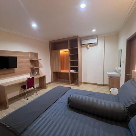 Wisma Delapan Mitra Reddoorz Τζακάρτα Εξωτερικό φωτογραφία