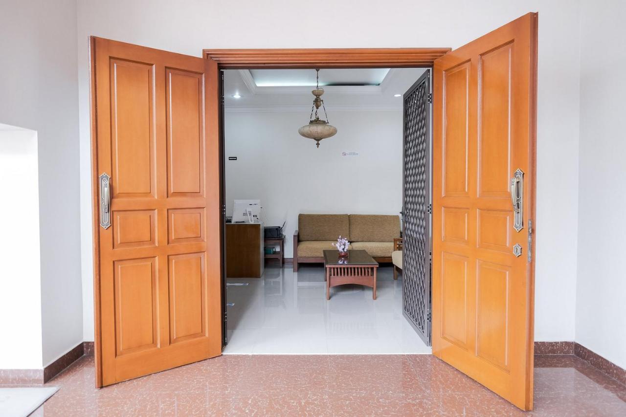 Wisma Delapan Mitra Reddoorz Τζακάρτα Εξωτερικό φωτογραφία