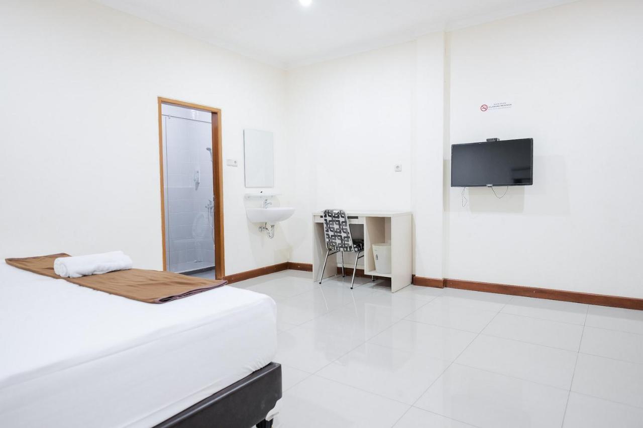 Wisma Delapan Mitra Reddoorz Τζακάρτα Εξωτερικό φωτογραφία