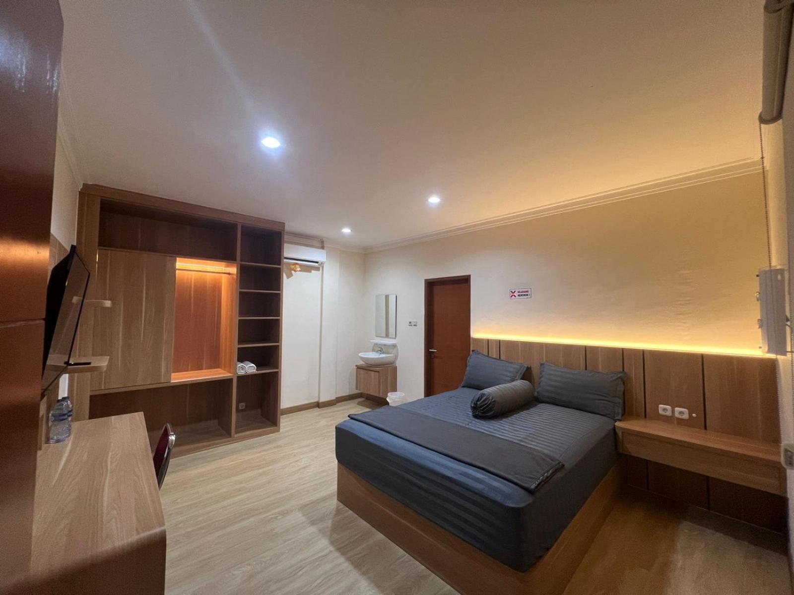 Wisma Delapan Mitra Reddoorz Τζακάρτα Εξωτερικό φωτογραφία